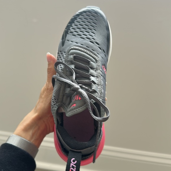 Nike Air Max 270 Women’s
SIZE 5
Smoke Grey & Hyper Pink - Picture 7 of 15